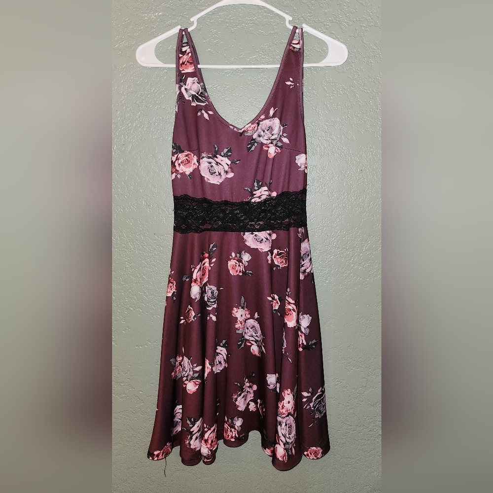 Juniors floral short sleeveless dress - Used